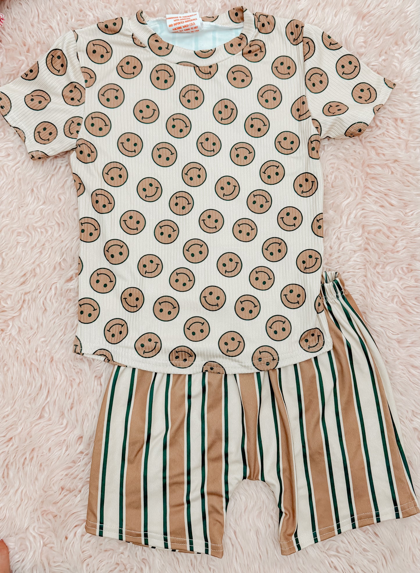 Size 6 play shorts and carter tee (boys styles) smiley -stripe