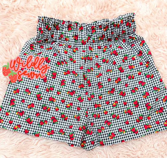 Size 6 lark shorts - paper bag waist- apples