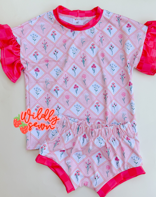 Size 6 ruffle dolman & shorties