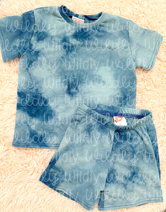 Size 4t- longer length casual crew set , blue tie dye